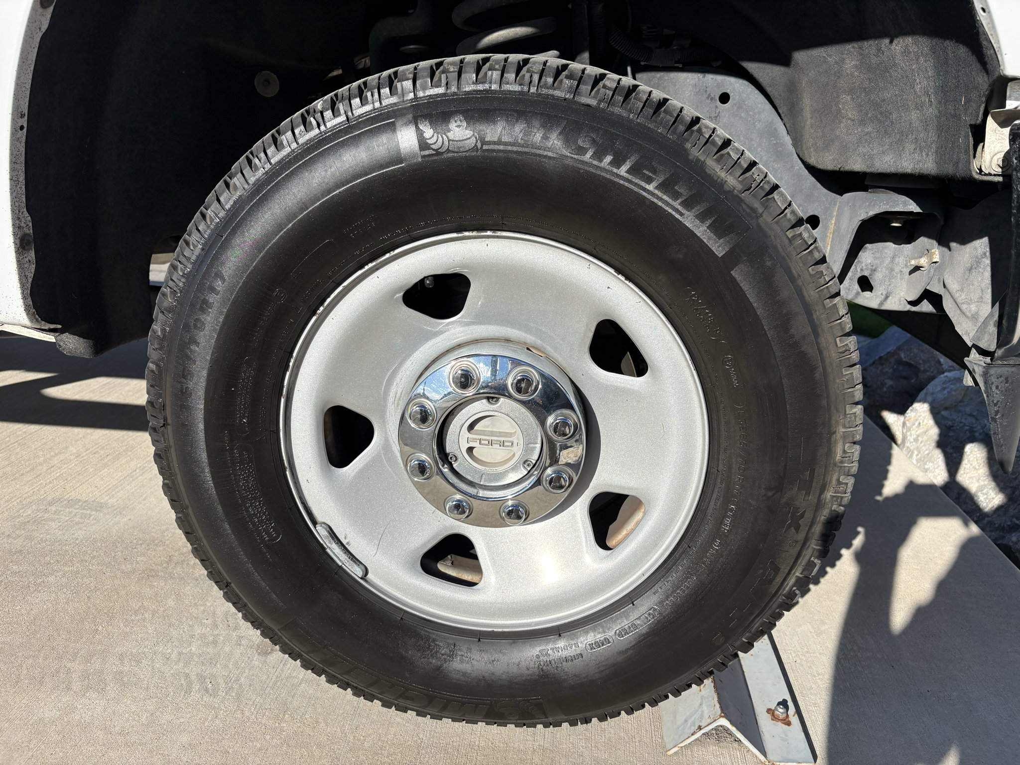 Used 2009 Ford F250 XLT AWD/4WD image 3