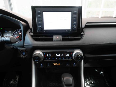 Used 2022 Toyota RAV4 XLE w/ Convenience Package AWD/4WD image 17