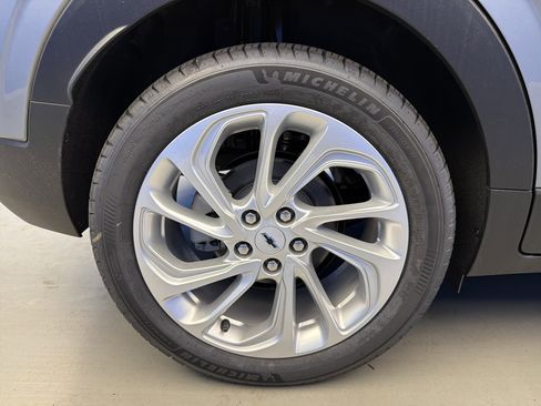New 2027 Chevrolet Bolt LT w/ Comfort Package FWD image 9