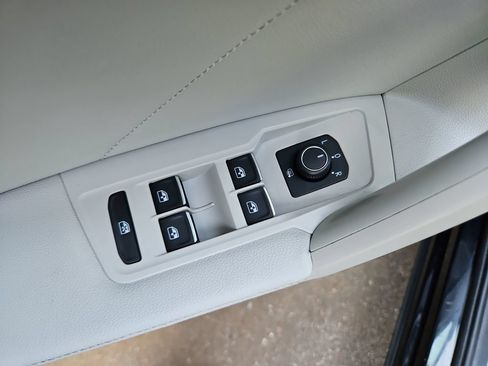 Used 2022 Volkswagen Tiguan SE R-Line FWD image 26