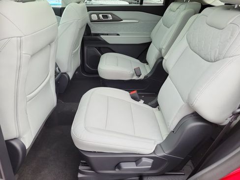 New 2026 Ford Explorer Platinum w/ LUX Leather Package AWD/4WD image 13