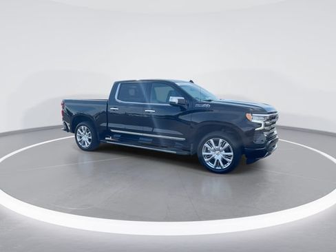 Used 2025 Chevrolet Silverado 1500 High Country w/ High Country Premium Package AWD/4WD image 2
