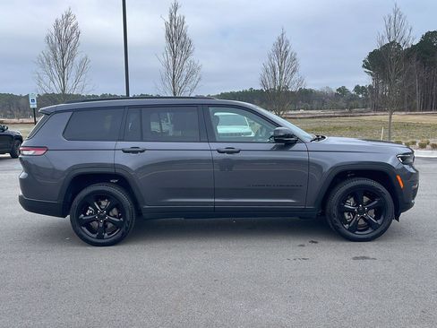 Used 2025 Jeep Grand Cherokee L Limited w/ Black Appearance Package image 8