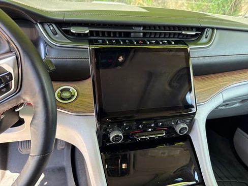 Used 2022 Jeep Grand Cherokee Summit AWD/4WD image 19