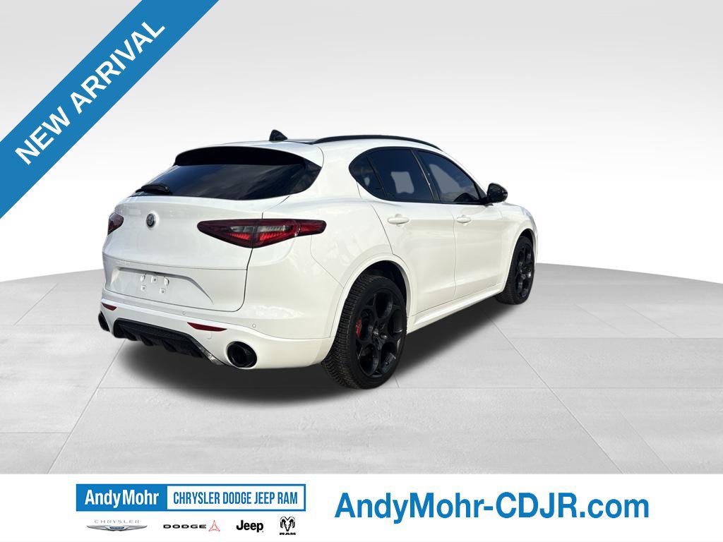 Used 2023 Alfa Romeo Stelvio Veloce AWD/4WD image 7
