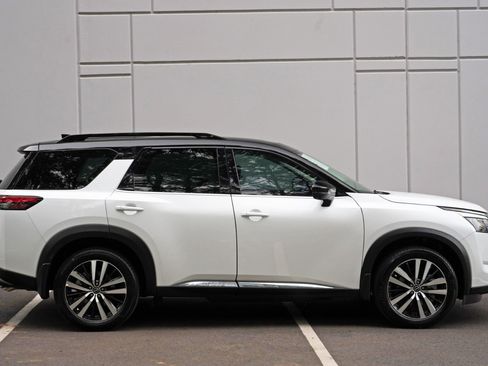 Used 2025 Nissan Pathfinder Platinum FWD image 54