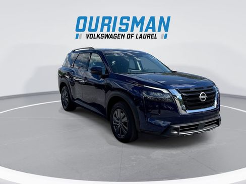 Used 2025 Nissan Pathfinder SV FWD image 2