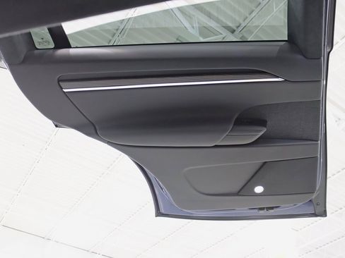 Used 2023 Tesla Model X Base image 35