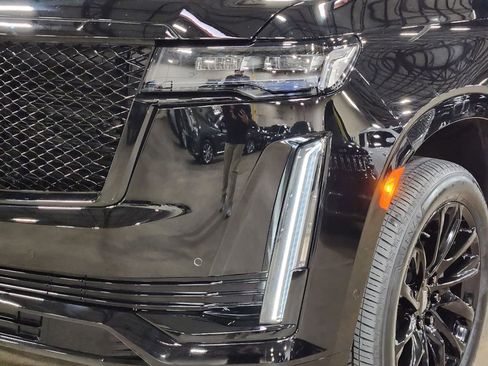 Used 2024 Cadillac Escalade Sport Platinum w/ LPO, ONYX Package image 14