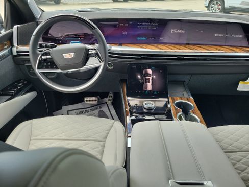 New 2026 Cadillac Escalade Platinum Sport AWD/4WD image 14