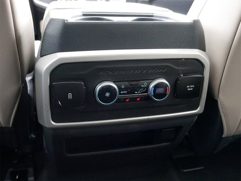 Used 2024 Ford Expedition Limited image 18