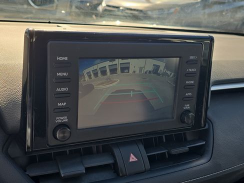 Used 2019 Toyota RAV4 LE FWD image 22