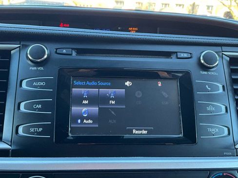 Used 2018 Toyota Highlander LE image 14