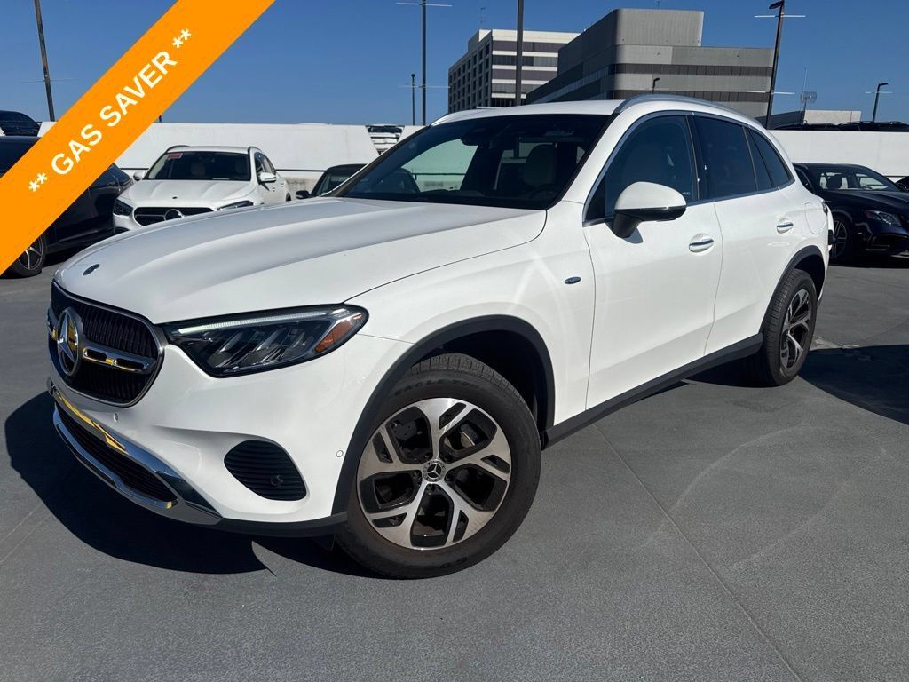 Used 2025 Mercedes-Benz GLC 350e 4MATIC image 1