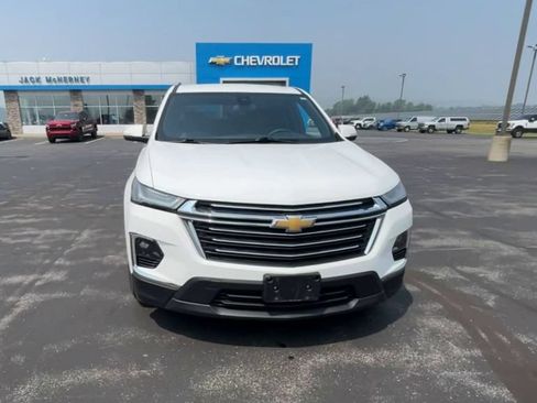 Used 2023 Chevrolet Traverse LT AWD/4WD image 3