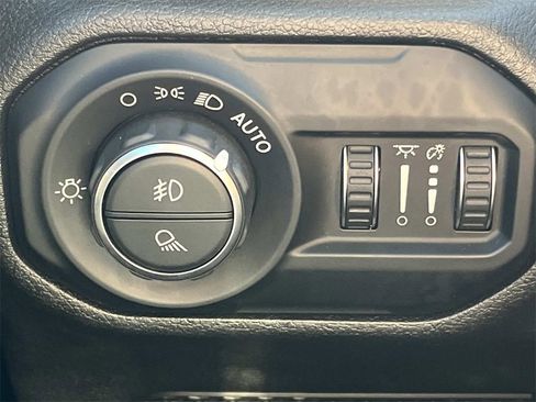 Used 2021 Jeep Gladiator Sport image 30