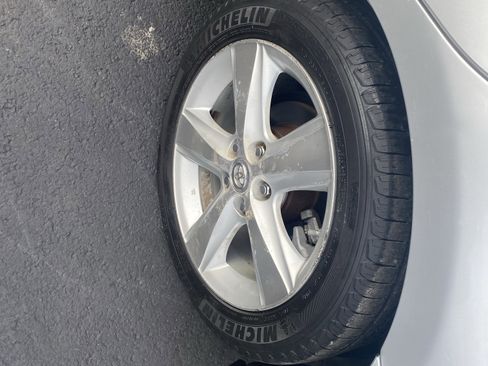 Used 2011 Toyota Camry image 29