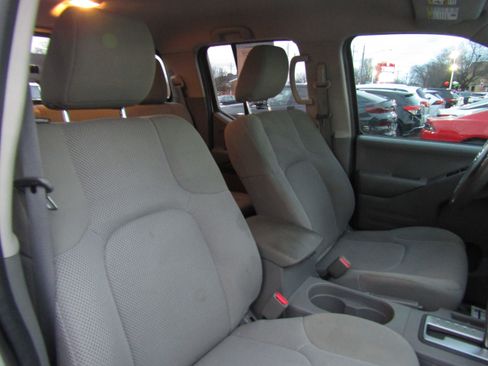 Used 2018 Nissan Frontier SV image 25