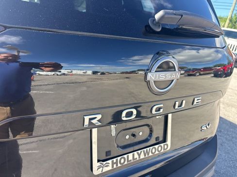 Used 2023 Nissan Rogue SV image 17
