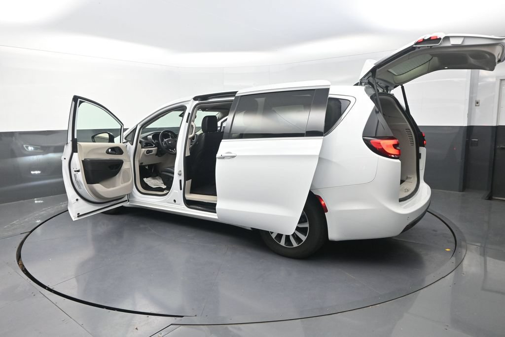 Used 2024 Chrysler Pacifica Limited FWD image 36