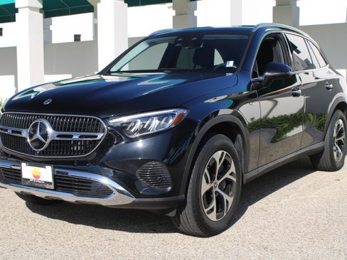 Used 2025 Mercedes-Benz GLC 350e 4MATIC image 1