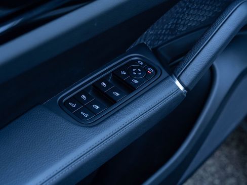 Certified 2023 Porsche Cayenne S image 21