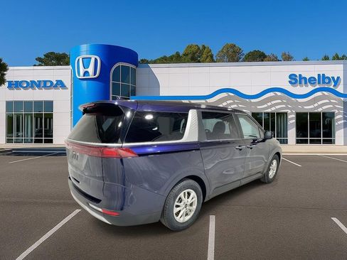 Used 2024 Kia Carnival LX FWD image 7