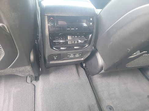 Used 2024 Jeep Grand Cherokee L Laredo image 13