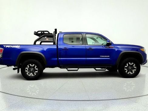 Used 2022 Toyota Tacoma TRD Off-Road w/ TRD Premium Off Road Package AWD/4WD image 4