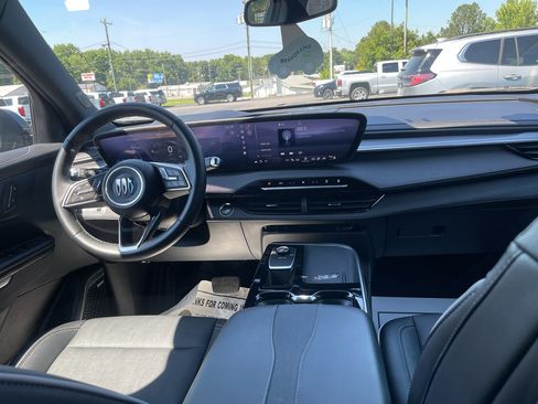 Certified 2025 Buick Enclave Preferred AWD/4WD image 17