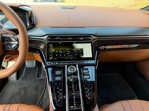 New 2026 Aston Martin V8 Vantage Convertible image 10