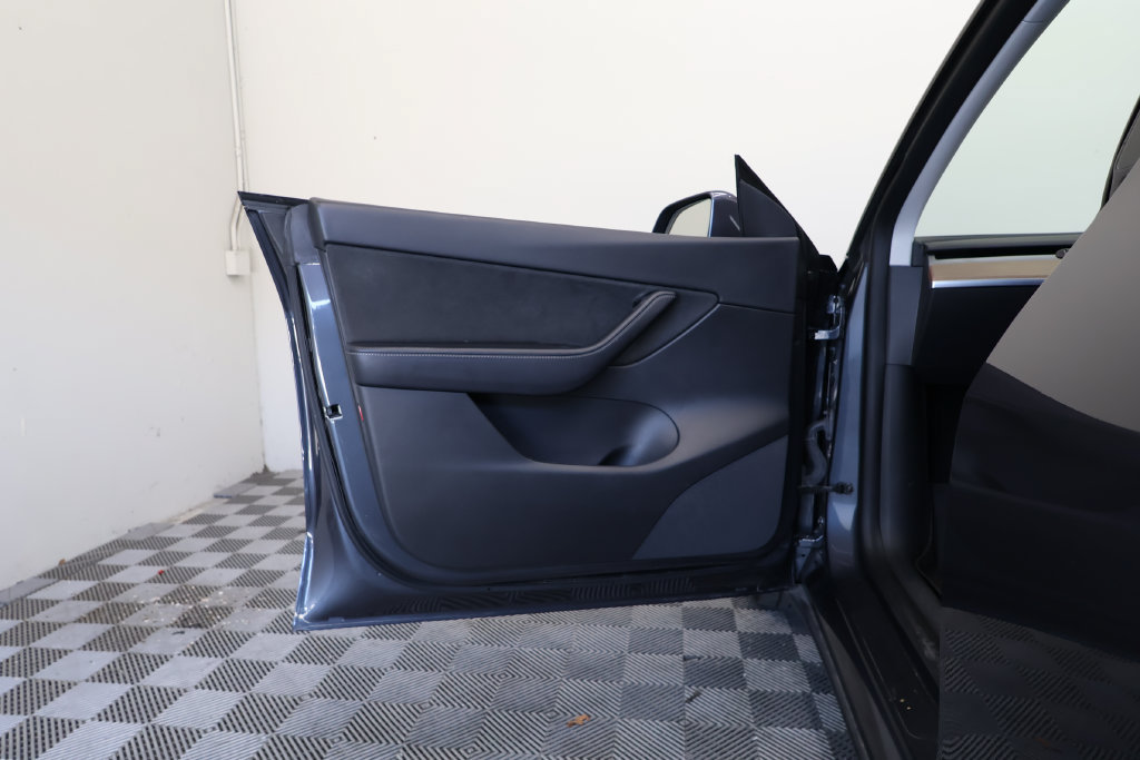 Used 2022 Tesla Model Y Performance AWD/4WD image 15