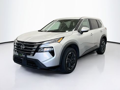 Used 2025 Nissan Rogue SV FWD image 3