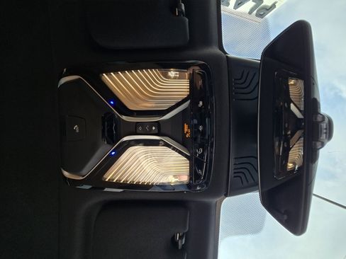 Used 2021 BMW 740i xDrive w/ M Sport Package image 22