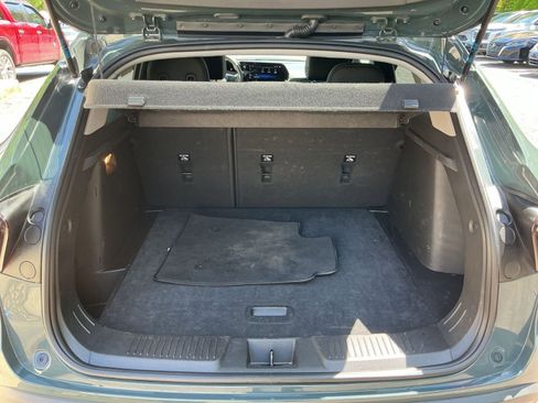 Used 2025 Chevrolet Trax LT FWD image 25