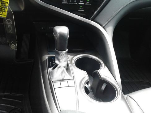 Used 2024 Toyota Camry SE FWD image 16