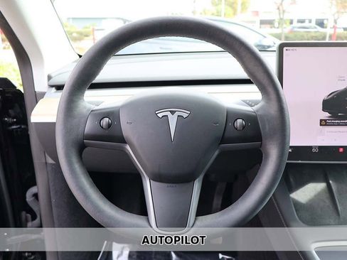 Used 2023 Tesla Model Y Long Range image 3