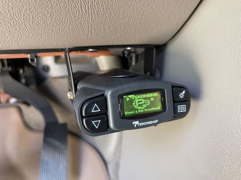 Used 2006 Chevrolet Silverado 2500 LT w/ Onstar Plus Package AWD/4WD image 21