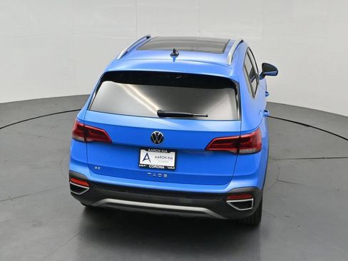 Used 2023 Volkswagen Taos SE w/ Panoramic Sunroof Package FWD image 48