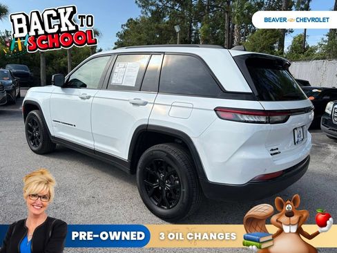 Used 2025 Jeep Grand Cherokee Altitude AWD/4WD image 5