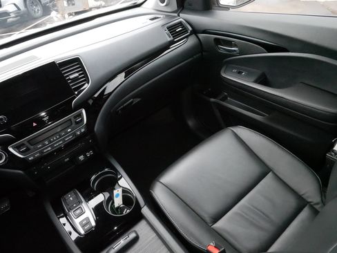 Certified 2022 Honda Pilot Touring image 11