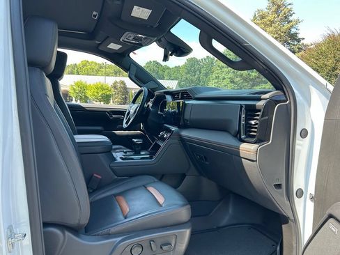 Used 2025 GMC Sierra 1500 AT4 w/ AT4 Premium Package AWD/4WD image 49
