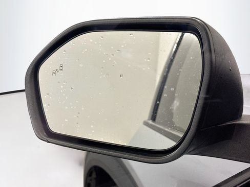 Used 2021 Ford Explorer XLT w/ Equipment Group 202A AWD/4WD image 16
