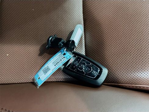 Used 2025 Lincoln Navigator Reserve image 30