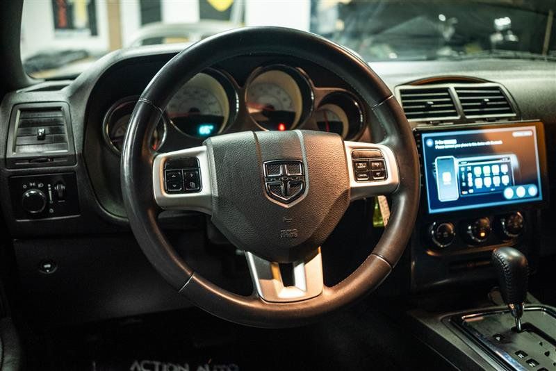 Used 2014 Dodge Challenger SXT RWD image 12