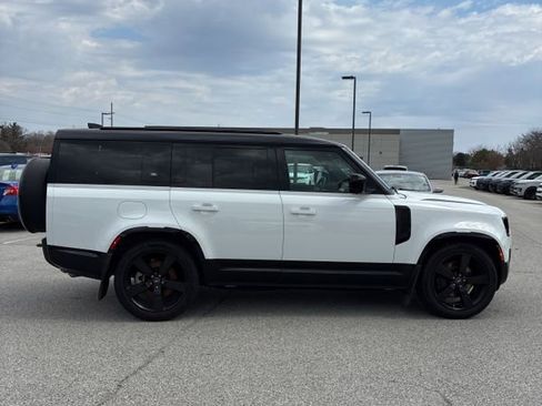 Used 2024 Land Rover Defender 130 X-Dynamic SE image 4