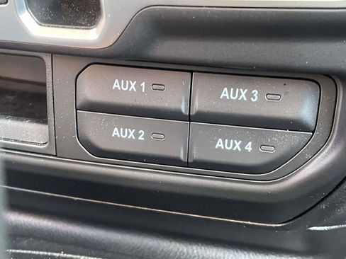 Certified 2025 Jeep Gladiator Sport AWD/4WD image 24