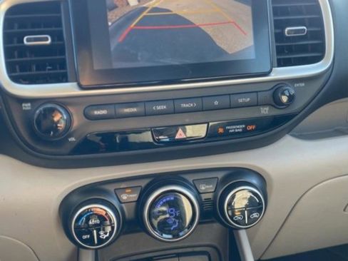 Used 2023 Hyundai Venue SEL image 20