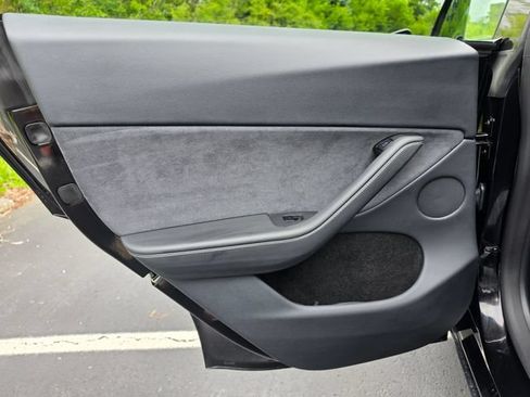 Used 2025 Tesla Model Y Long Range AWD/4WD image 28