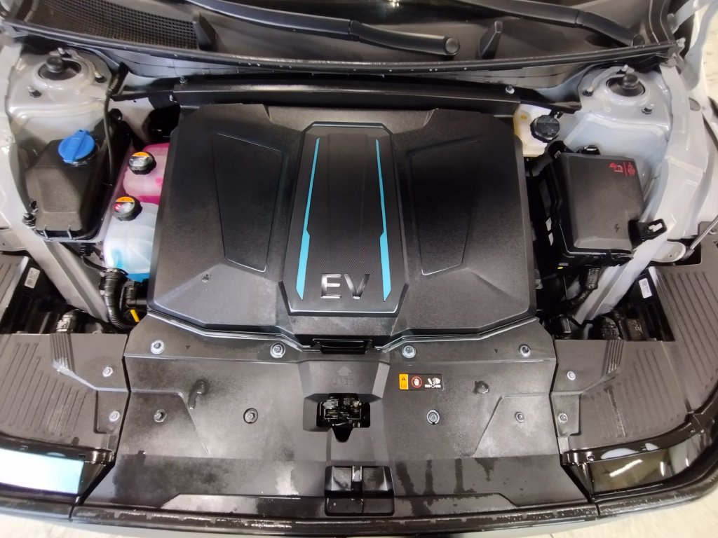 Certified 2024 Hyundai Ioniq 5 SEL AWD/4WD image 9